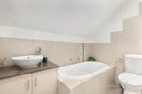 https://images.listonce.com.au/custom/160x/listings/21-lake-avenue-pascoe-vale-vic-3044/022/01726022_img_09.jpg?wLKKGJRk4hM