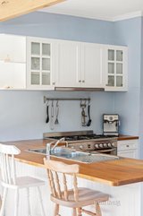https://images.listonce.com.au/custom/160x/listings/21-macgregor-street-parkdale-vic-3195/299/01691299_img_04.jpg?G7gywpJ12i4