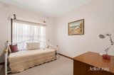 https://images.listonce.com.au/custom/160x/listings/21-malcolm-street-blackburn-vic-3130/263/01975263_img_08.jpg?D_DJOqxgqkI