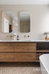 https://images.listonce.com.au/custom/160x/listings/21-manfred-street-watsonia-vic-3087/614/01903614_img_05.jpg?BiZLhvTKxLI