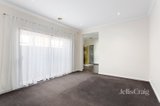 https://images.listonce.com.au/custom/160x/listings/21-montrose-drive-doreen-vic-3754/575/01973575_img_05.jpg?KL1COfP-5cM