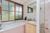 https://images.listonce.com.au/custom/160x/listings/21-patricia-way-woodend-vic-3442/014/00515014_img_06.jpg?Avtssoe9z_A