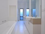 https://images.listonce.com.au/custom/160x/listings/21-rose-avenue-surrey-hills-vic-3127/884/01743884_img_07.jpg?W9WDHsKNrBQ