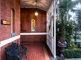 https://images.listonce.com.au/custom/160x/listings/21-shields-street-flemington-vic-3031/792/01061792_img_26.jpg?vec2qKexA-0