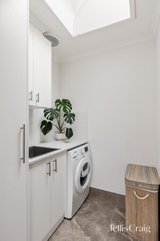 https://images.listonce.com.au/custom/160x/listings/21-sunset-drive-heathmont-vic-3135/632/01842632_img_09.jpg?oe2zzy5iPrU
