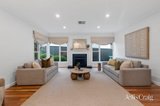 https://images.listonce.com.au/custom/160x/listings/21-the-ridge-blackburn-vic-3130/998/01871998_img_03.jpg?i0n-7mARJlA