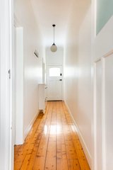 https://images.listonce.com.au/custom/160x/listings/21-wisewould-street-flemington-vic-3031/597/01911597_img_05.jpg?ygJcUF4kRHU