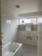 https://images.listonce.com.au/custom/160x/listings/2100-murrumbeena-road-murrumbeena-vic-3163/780/01648780_img_08.jpg?a95bGFeON-A