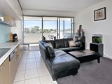 https://images.listonce.com.au/custom/160x/listings/211-3-carre-street-elsternwick-vic-3185/272/01792272_img_03.jpg?-8hXSkTi_Iw