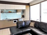 https://images.listonce.com.au/custom/160x/listings/211-3-carre-street-elsternwick-vic-3185/272/01792272_img_04.jpg?uWld7W7YGYs
