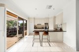 https://images.listonce.com.au/custom/160x/listings/211-curlew-court-doncaster-vic-3108/068/01984068_img_04.jpg?dKX7zmG1ukk