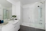 https://images.listonce.com.au/custom/160x/listings/211-domville-avenue-hawthorn-vic-3122/102/01681102_img_06.jpg?utUxIcbbnDw
