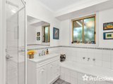 https://images.listonce.com.au/custom/160x/listings/211-gary-court-croydon-vic-3136/385/01526385_img_14.jpg?x__-VueD0eI