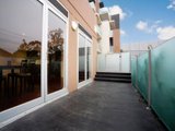 https://images.listonce.com.au/custom/160x/listings/211-goodson-street-doncaster-vic-3108/040/01684040_img_04.jpg?HxivSdz_yD8