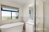 https://images.listonce.com.au/custom/160x/listings/211-nevin-parade-viewbank-vic-3084/676/01990676_img_11.jpg?ST-oe6WKwDk