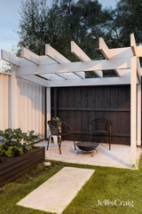 https://images.listonce.com.au/custom/160x/listings/211-skeffington-street-bellfield-vic-3081/385/01747385_img_17.jpg?x9ELBpDgk_k