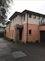https://images.listonce.com.au/custom/160x/listings/21167-main-road-eltham-vic-3095/470/01722470_img_16.jpg?DFMFyq3P_FM