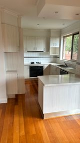 https://images.listonce.com.au/custom/160x/listings/212-glen-court-glen-waverley-vic-3150/174/01622174_img_08.jpg?9-kbpAn4-a0