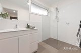 https://images.listonce.com.au/custom/160x/listings/212-hartley-road-croydon-vic-3136/088/01844088_img_08.jpg?6z4VpUC5sUI