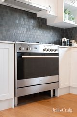 https://images.listonce.com.au/custom/160x/listings/2123-esther-crescent-mooroolbark-vic-3138/676/01899676_img_03.jpg?gXrkkObTEeU