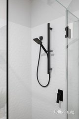 https://images.listonce.com.au/custom/160x/listings/2123-esther-crescent-mooroolbark-vic-3138/676/01899676_img_08.jpg?s17d2vcSYzI