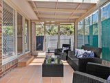 https://images.listonce.com.au/custom/160x/listings/213-rowan-street-croydon-vic-3136/539/01528539_img_09.jpg?godY78FTH-U