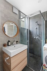 https://images.listonce.com.au/custom/160x/listings/213-young-street-albert-park-vic-3206/497/01948497_img_09.jpg?14XYwGNwqhw