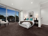 https://images.listonce.com.au/custom/160x/listings/2135-ormond-esplanade-elwood-vic-3184/521/01793521_img_04.jpg?zGMgiVanvhM