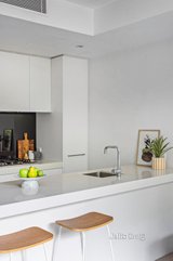 https://images.listonce.com.au/custom/160x/listings/2139-griffiths-street-richmond-vic-3121/957/01310957_img_05.jpg?ddLIpn2gcFg