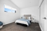 https://images.listonce.com.au/custom/160x/listings/214-carlisle-street-woodend-vic-3442/301/01572301_img_09.jpg?3-7uroA7LIA