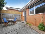 https://images.listonce.com.au/custom/160x/listings/215-estella-street-glen-iris-vic-3146/345/00829345_img_08.jpg?_BwLDygBDVE