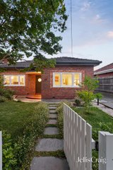 https://images.listonce.com.au/custom/160x/listings/215-raleigh-street-thornbury-vic-3071/539/01990539_img_27.jpg?xWAXjreHyRo