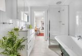 https://images.listonce.com.au/custom/160x/listings/216-albert-street-brunswick-vic-3056/044/01704044_img_09.jpg?zBJqV3SRkjw