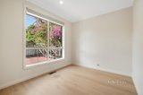 https://images.listonce.com.au/custom/160x/listings/216-baringa-street-mount-waverley-vic-3149/179/01650179_img_09.jpg?EebmZoAw95Q