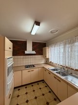 https://images.listonce.com.au/custom/160x/listings/216-herald-street-cheltenham-vic-3192/877/01719877_img_10.jpg?uqtQ1af-npA