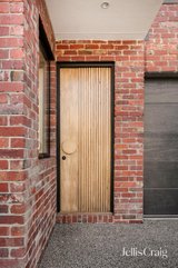 https://images.listonce.com.au/custom/160x/listings/217-sutherland-street-coburg-vic-3058/336/01817336_img_20.jpg?2o3Bx9rofuk