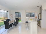 https://images.listonce.com.au/custom/160x/listings/217-thames-street-box-hill-vic-3128/773/01743773_img_05.jpg?5qgyDt_Lexo