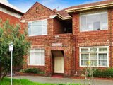 https://images.listonce.com.au/custom/160x/listings/2174-victoria-avenue-albert-park-vic-3206/720/01731720_img_01.jpg?Sq6Tyl0_W9M