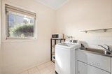 https://images.listonce.com.au/custom/160x/listings/2196-hull-road-mooroolbark-vic-3138/575/01735575_img_10.jpg?pC2gfLz_6IU