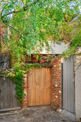 https://images.listonce.com.au/custom/160x/listings/22-carlton-street-carlton-vic-3053/867/00653867_img_08.jpg?RZNSJq1Pu8U