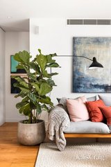 https://images.listonce.com.au/custom/160x/listings/22-chestnut-street-richmond-vic-3121/227/01753227_img_10.jpg?-wn-uhSC42g
