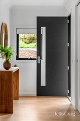 https://images.listonce.com.au/custom/160x/listings/22-haleys-gully-road-hurstbridge-vic-3099/306/01948306_img_02.jpg?z4N_RmLfOu0