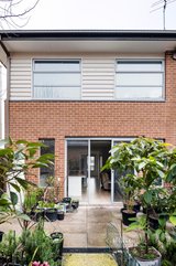 https://images.listonce.com.au/custom/160x/listings/22-heffernan-walk-heidelberg-heights-vic-3081/921/01266921_img_16.jpg?3jzw9Y3mdeY