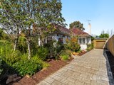 https://images.listonce.com.au/custom/160x/listings/22-highview-road-bentleigh-east-vic-3165/739/01970739_img_11.jpg?OOtdSPQO4w8