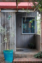 https://images.listonce.com.au/custom/160x/listings/22-kerrie-crescent-eltham-vic-3095/128/01691128_img_17.jpg?mo8-3eSUKfo