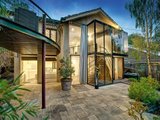 https://images.listonce.com.au/custom/160x/listings/22-laver-street-kew-vic-3101/168/00829168_img_01.jpg?maCtcmtNkYo