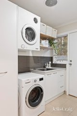https://images.listonce.com.au/custom/160x/listings/22-long-view-road-croydon-south-vic-3136/150/01815150_img_13.jpg?dUY07qpVRMg