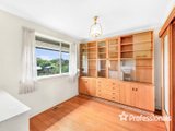 https://images.listonce.com.au/custom/160x/listings/22-margaret-avenue-bayswater-vic-3153/051/01526051_img_07.jpg?IYmZk61BjrM