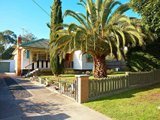 https://images.listonce.com.au/custom/160x/listings/22-oliver-street-ringwood-vic-3134/242/00620242_img_01.jpg?JvSwcmg9VmM