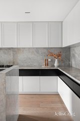 https://images.listonce.com.au/custom/160x/listings/22-randell-court-doncaster-east-vic-3109/380/01769380_img_04.jpg?eWBd3BvGwNQ